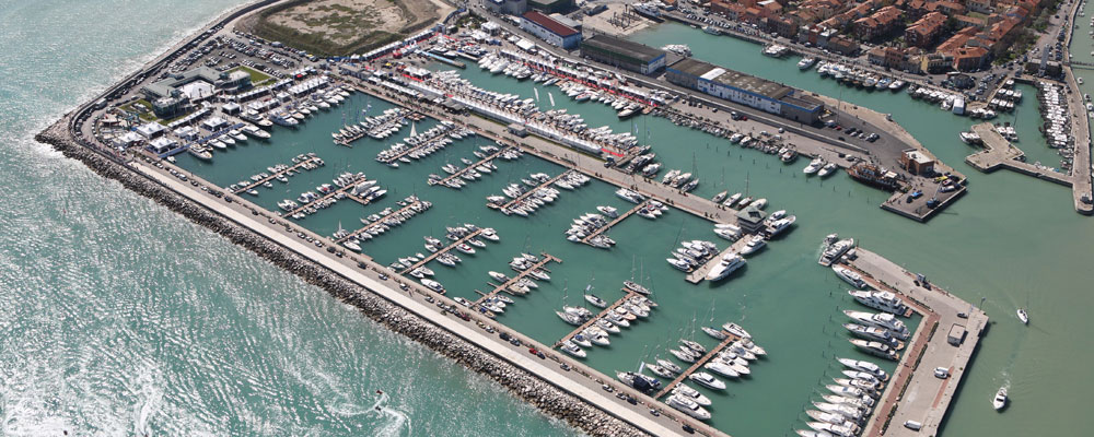 Marina dei Cesari - Marina Berths / Moorings Marina dei Cesari - Marina Berths / Moorings